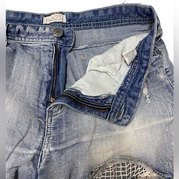 Rue21 Size 11/12 Distressed Denim Shorts Light Wash Crochet Lace Trim Boho - Picture 3 of 4